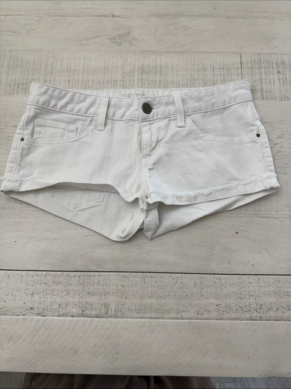 Guess White Denim Low-Rise Jean Shorts - Picture 1 of 4